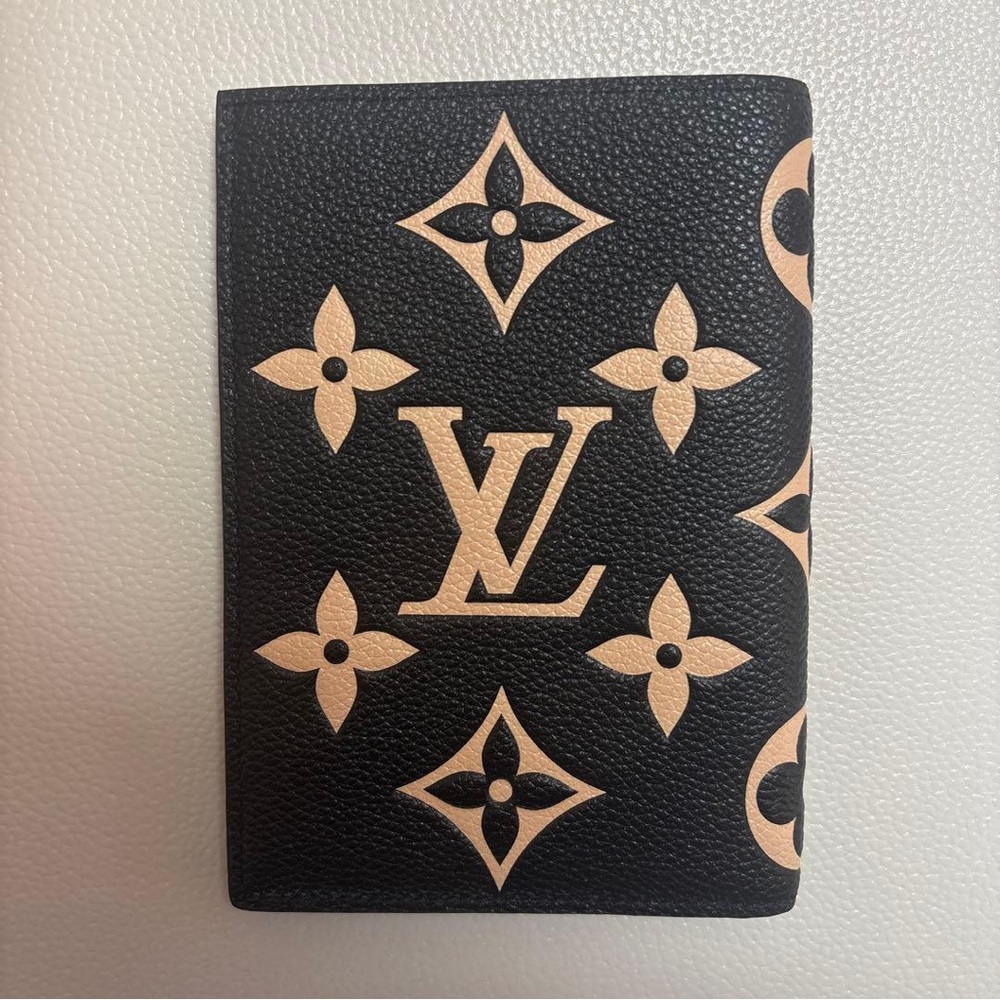 Louis Vuitton Black & Beige Monogram Passport Cover - Picture 3 of 8